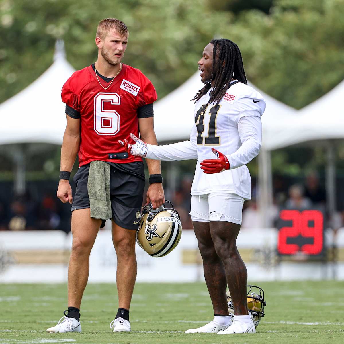 CLASS ACT: Alvin Kamara Quietly Helped Tyler Shough Through His Darkest Days — A Gesture That Brought the Entire Saints Locker Room to Tears