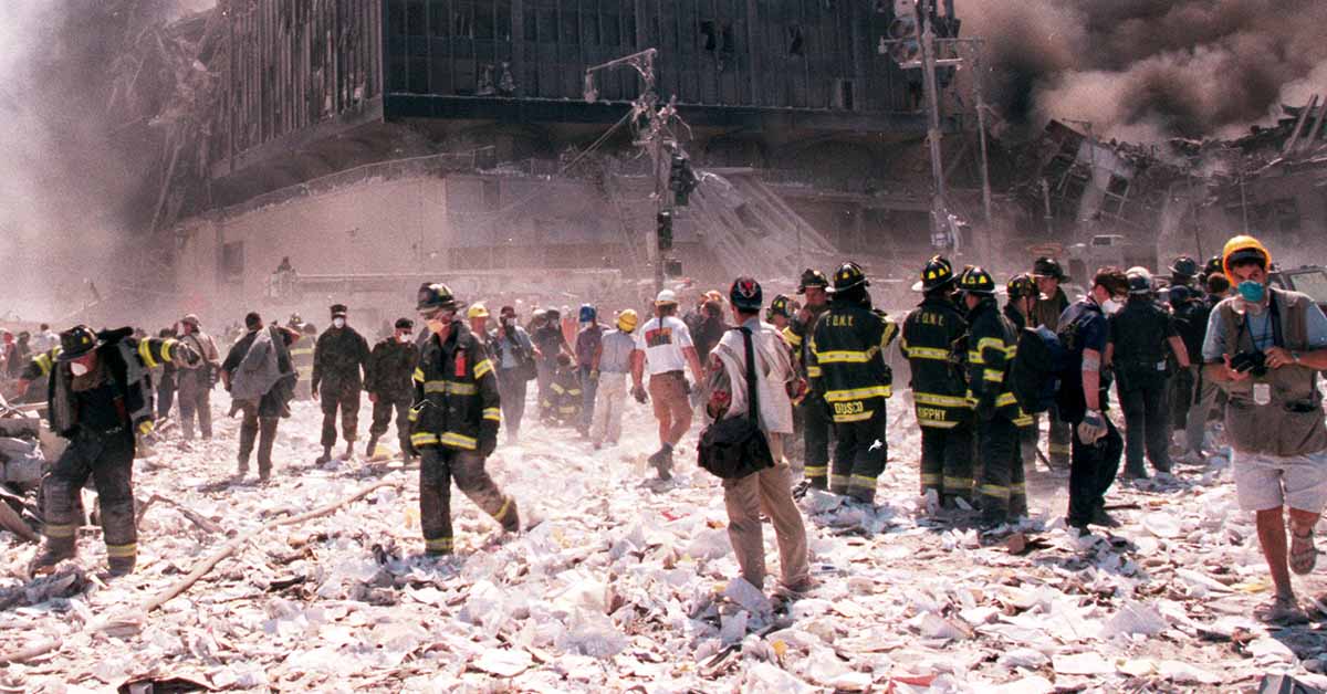 b11.Chilling Street-Level Footage Shows How the World Realized 9/11 Was an Attack