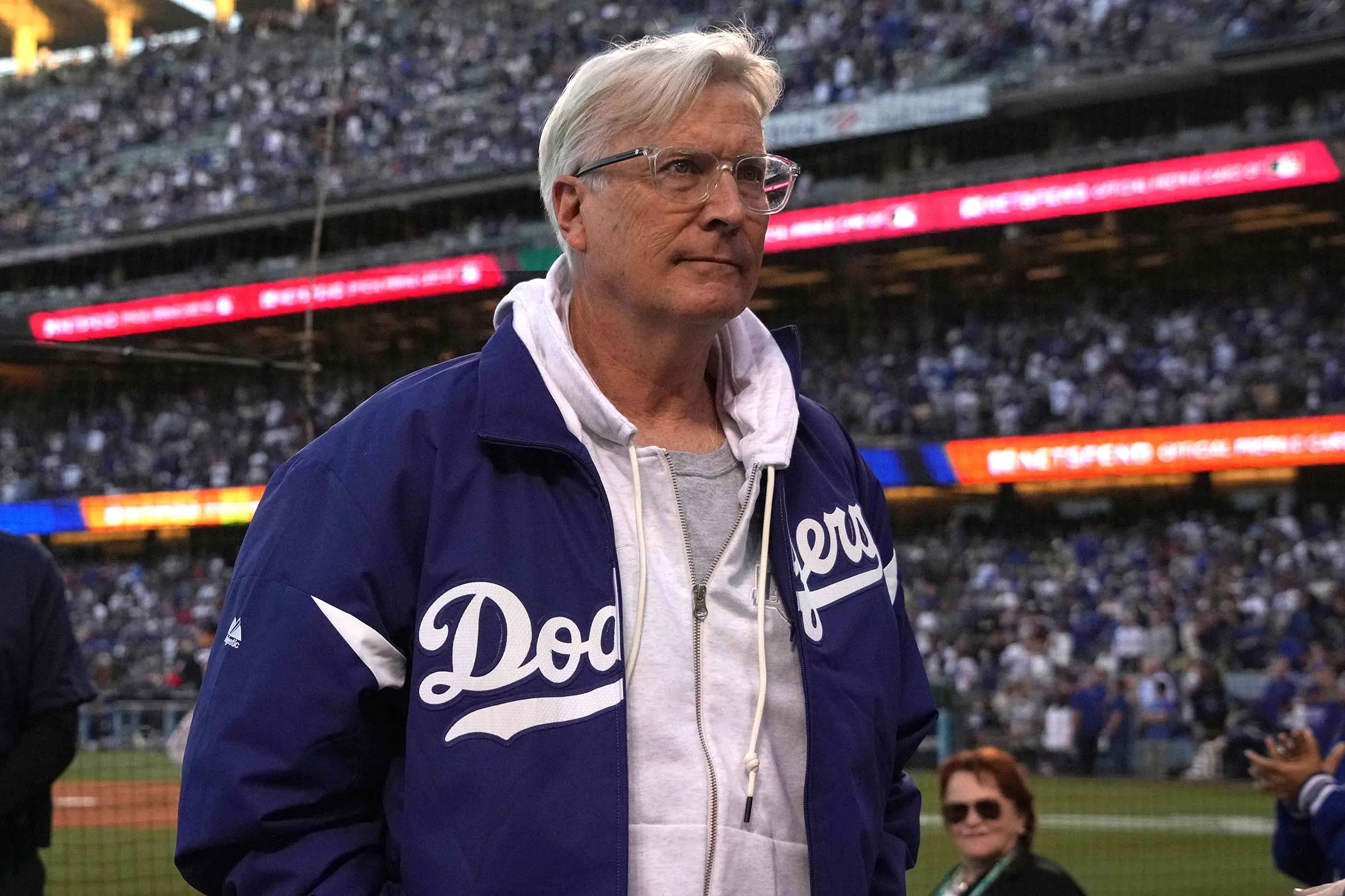 “Phillies Karen” Permanently Banned from Dodger Stadium: Dodgers CEO Issues Stern Warning to Fans