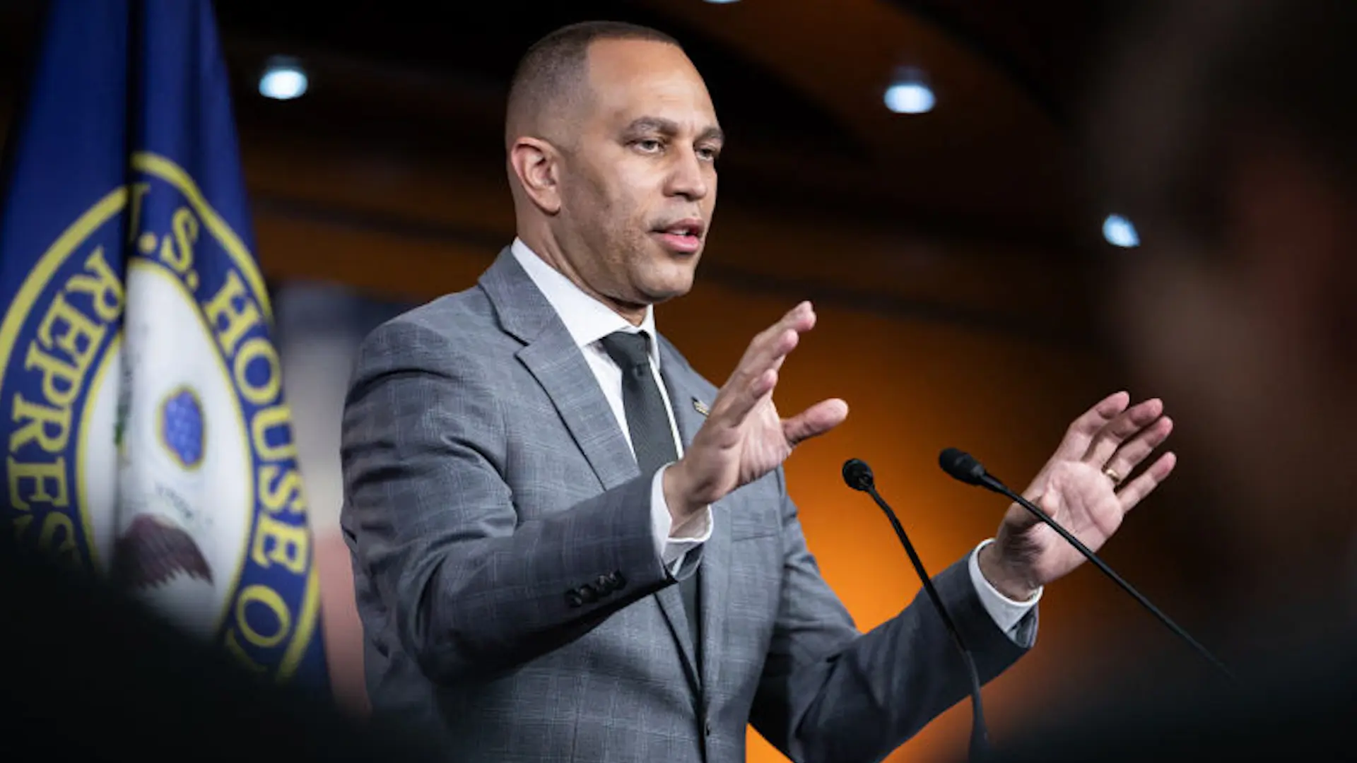 JUST IN/ Democrat Leader Hakeem Jeffries completely lost it during an exchange with Rep. Mike Lawler