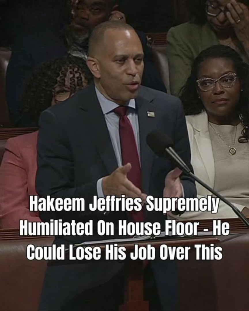 Johnson Savors Victory After Dems Defy Jeffries, Cross Aisle to Reopen Government