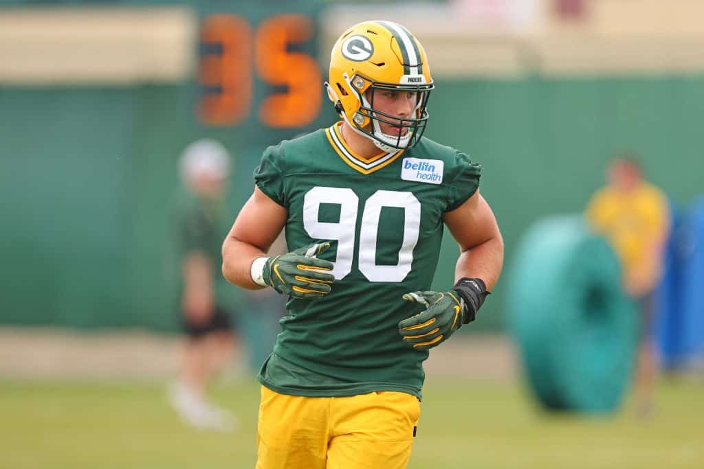 Packers Rookie Chooses Family Over Flash, Uses First NFL Paycheck to Buy Mom a Home