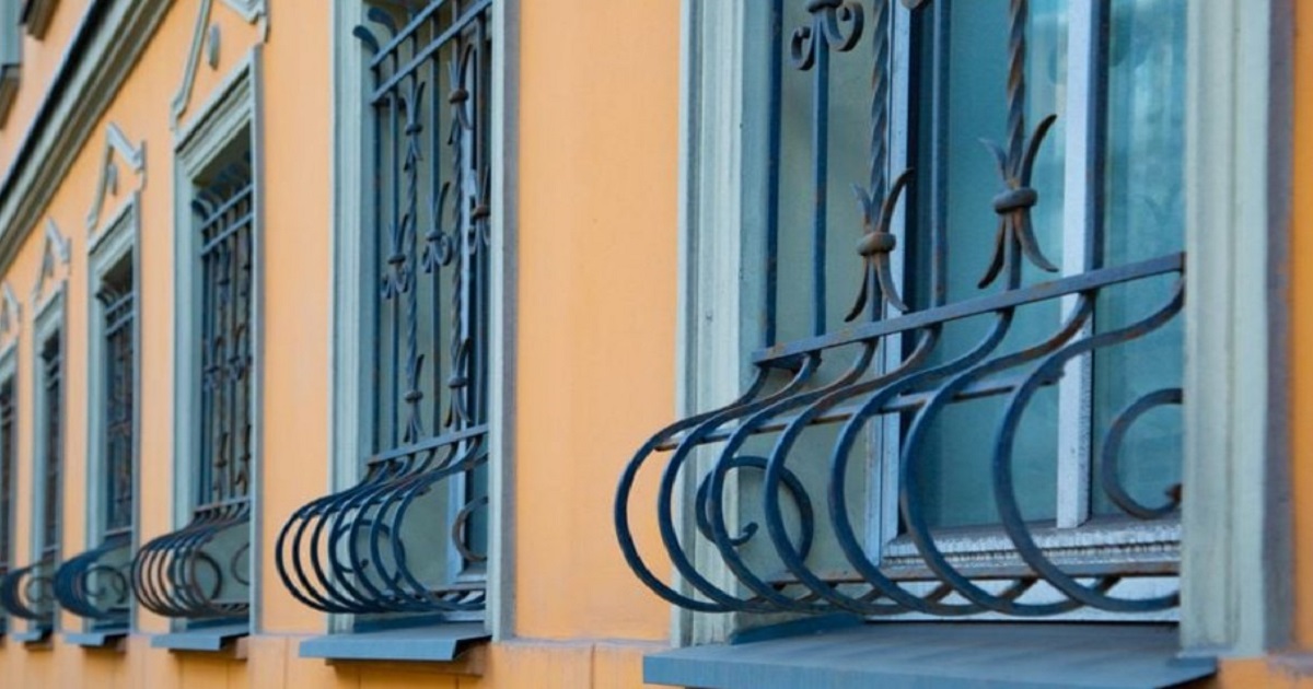 Why are some window bars curved at the bottom