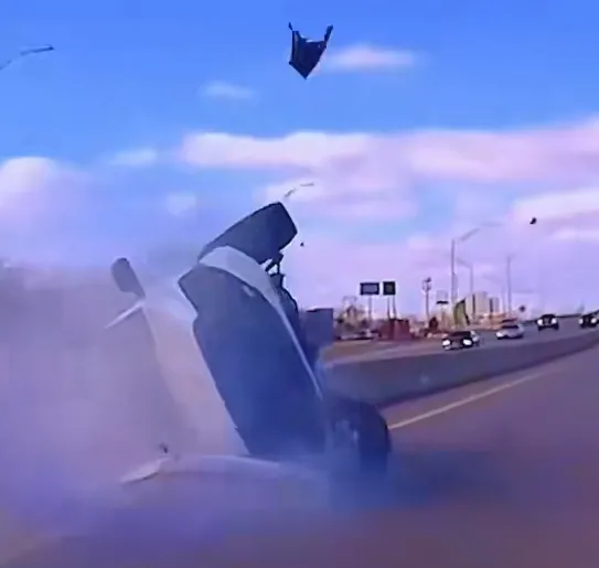 Police Bodycam Shows How a Foot Chase Ended With a Suspect Hiding Under a Dock