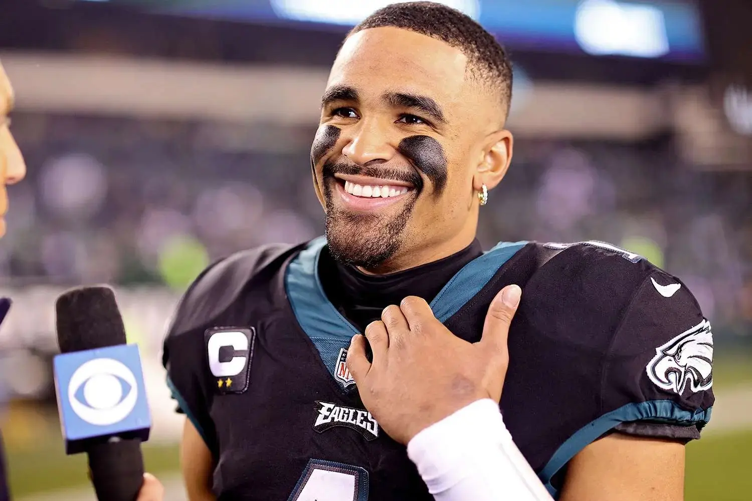 Jalen Hurts Pregnancy Announcement: Eagles QB Reveals He’s Going to Be a Dad – The Shocking Baby Detail That Has Fans Buzzing!