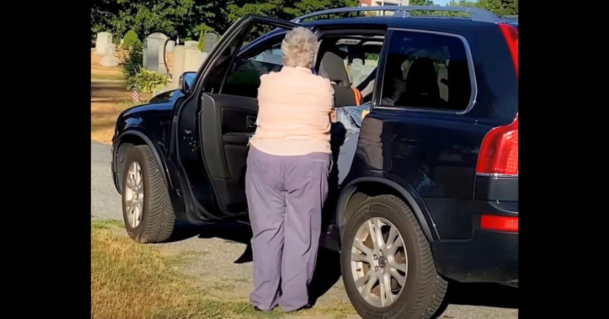 72-yr-old woman grabs 3.7M hearts showing how she lives in her car