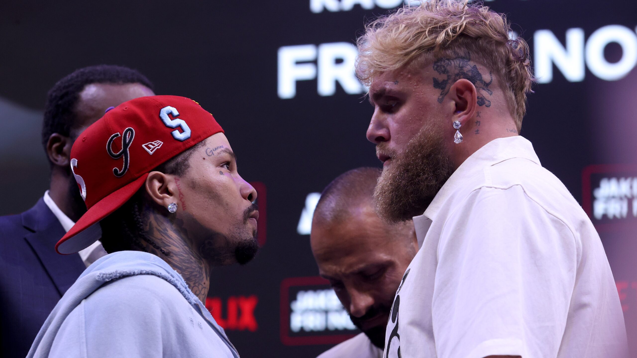 Gervonta Davis Confronts Jake Paul’s Coach — The Tension That Shook the Gym 