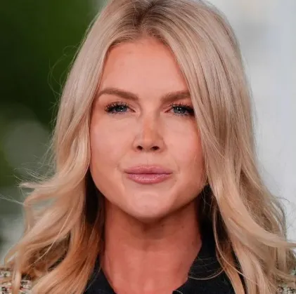“If I don’t make it, read this”: Karoline Leavitt reveals the heartbreaking final texts from Charlie Kirk before the 31-year-old activist was assassinated — and the last 9 words still haunt her today.