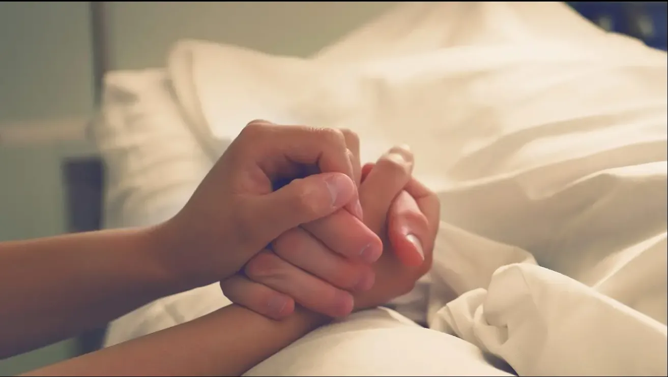 THE NURSE WHO STAYED: A SILENT ACT OF KINDNESS THAT TOUCHED MILLIONS