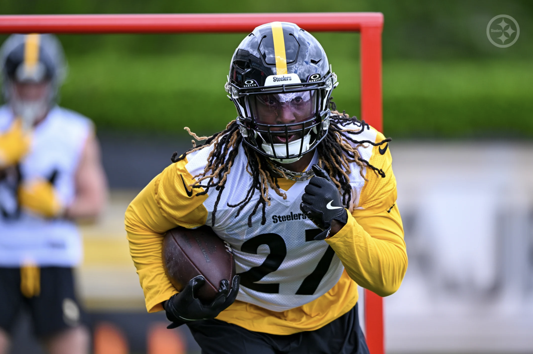 Drifting Career: Trey Sermon Waived by Steelers to Make Room for Younger Players