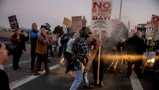 a2.Federal Agents Arrest More Criminals — Mayor and Protesters Push Back